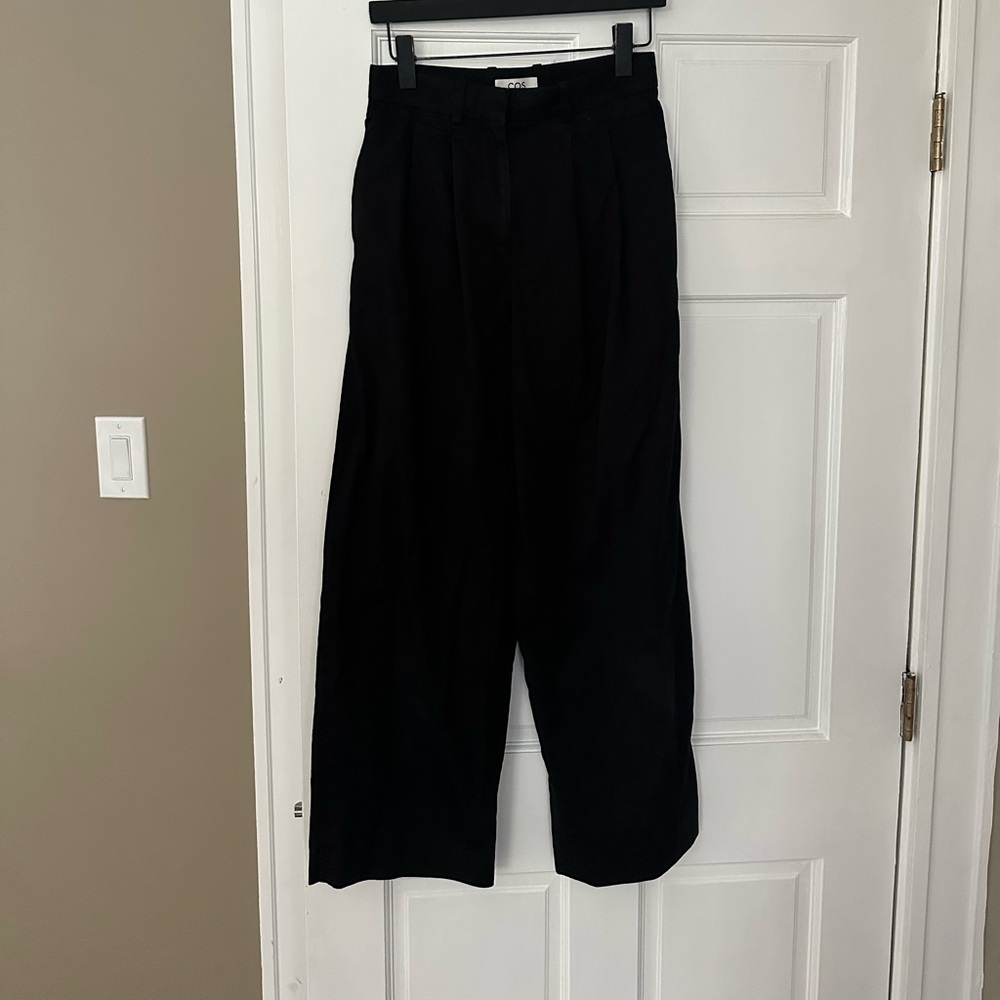 COS black wide leg trousers 
Size 4
Excellent condition
100% cotton